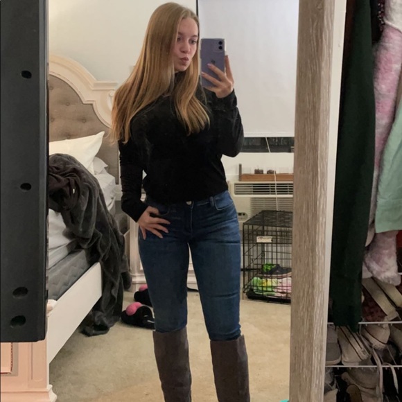 Meet your Posher, Chloe (make me an offer!) - Picture 6 of 6